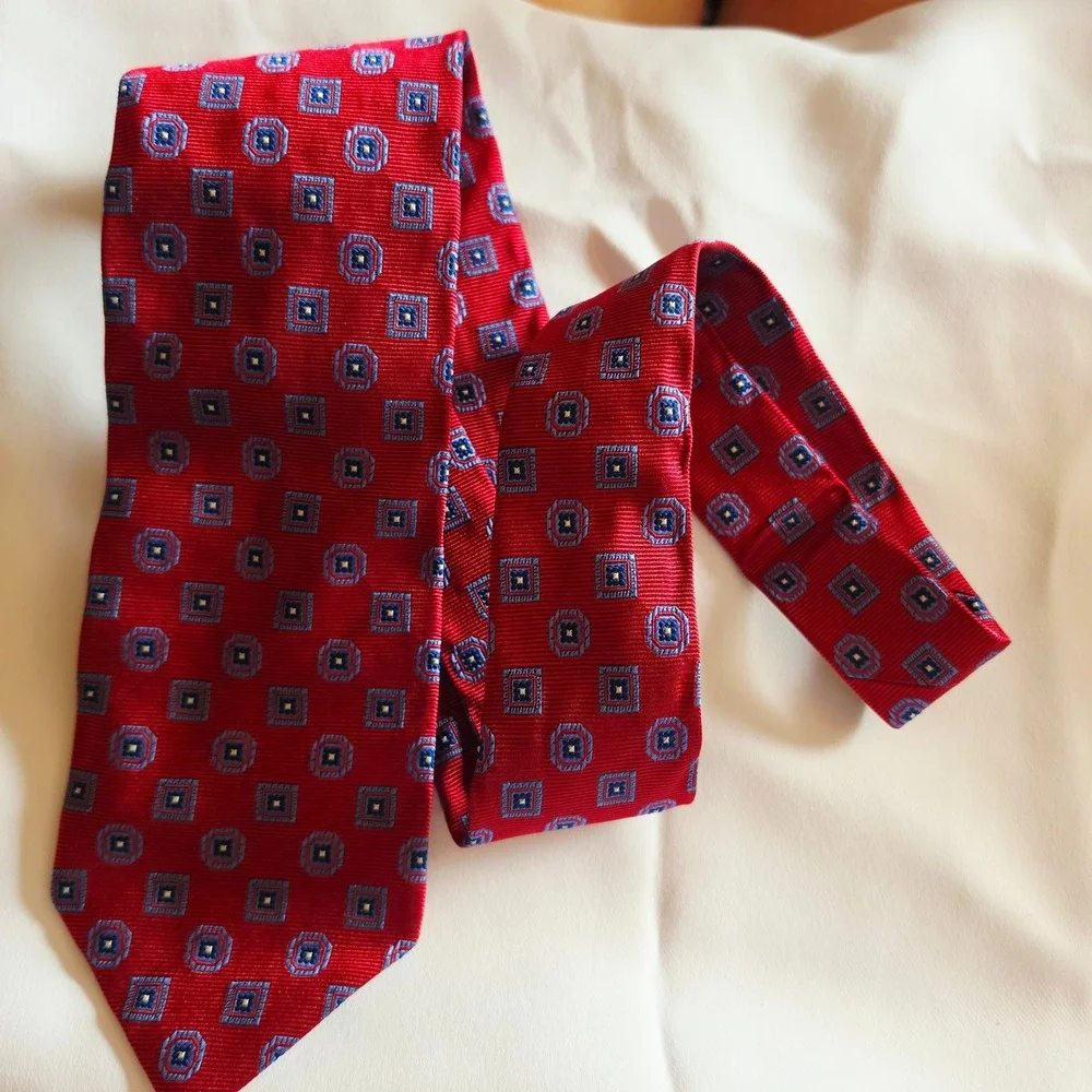 Brooks Brothers Silk Tie Mens OS Red Blue Geometric Medallion Made in USA